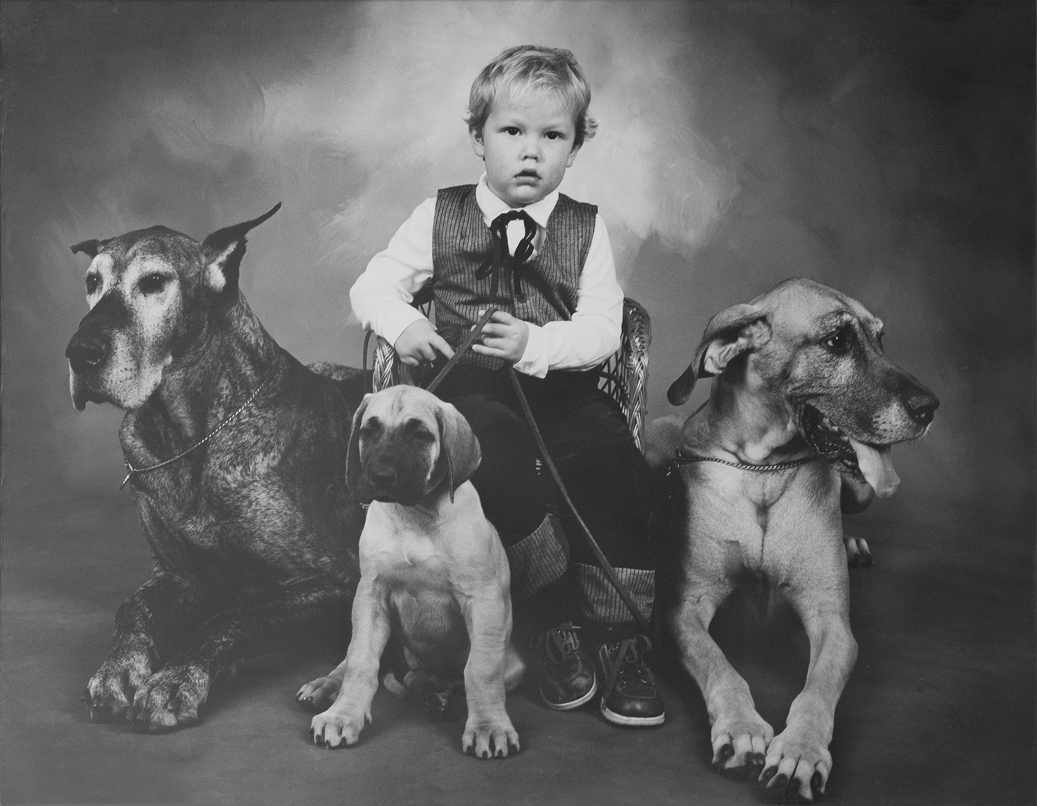 Kåre Magnusson als Kind mit Doggen